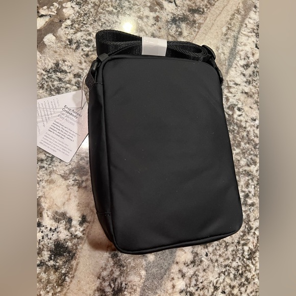Lululemon Black Easy Access Crossbody Bag NWT - Picture 2 of 8